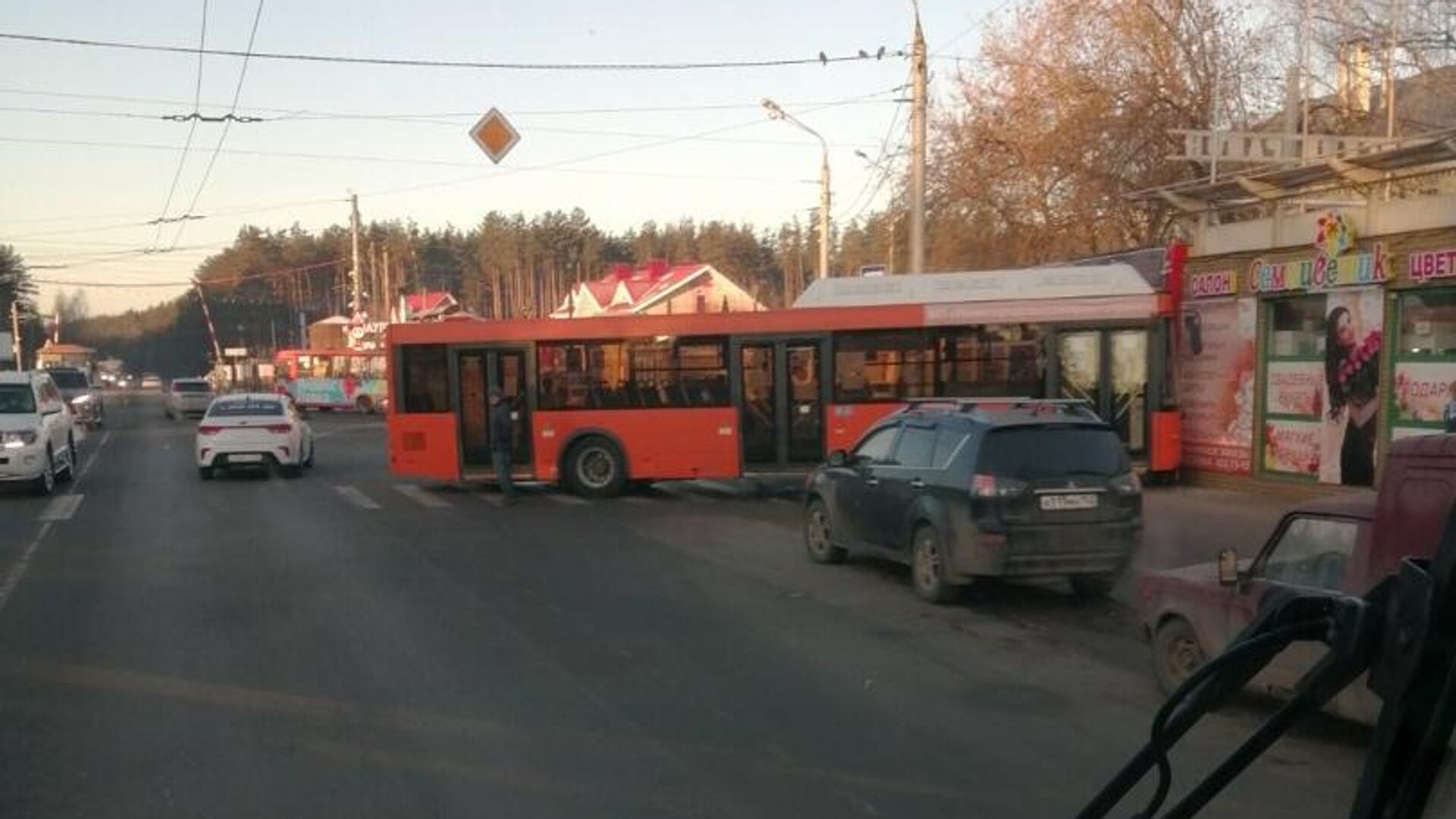 В Нижнем Новгороде автобус задавил женщину-водителя