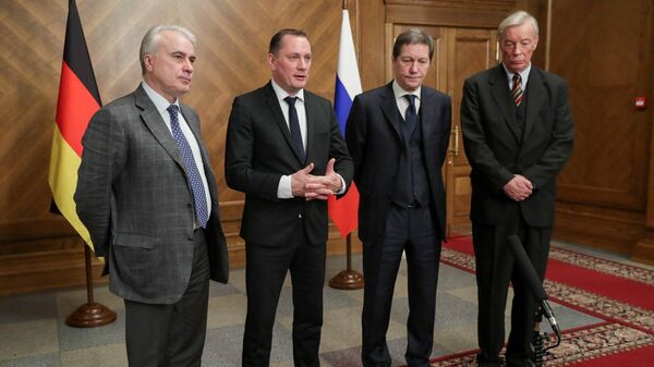 Первый заместитель председателя Государственной Думы РФ Александр Жуков и делегаты партии Альтернатива для Германии выступают перед журналистами после встречи.