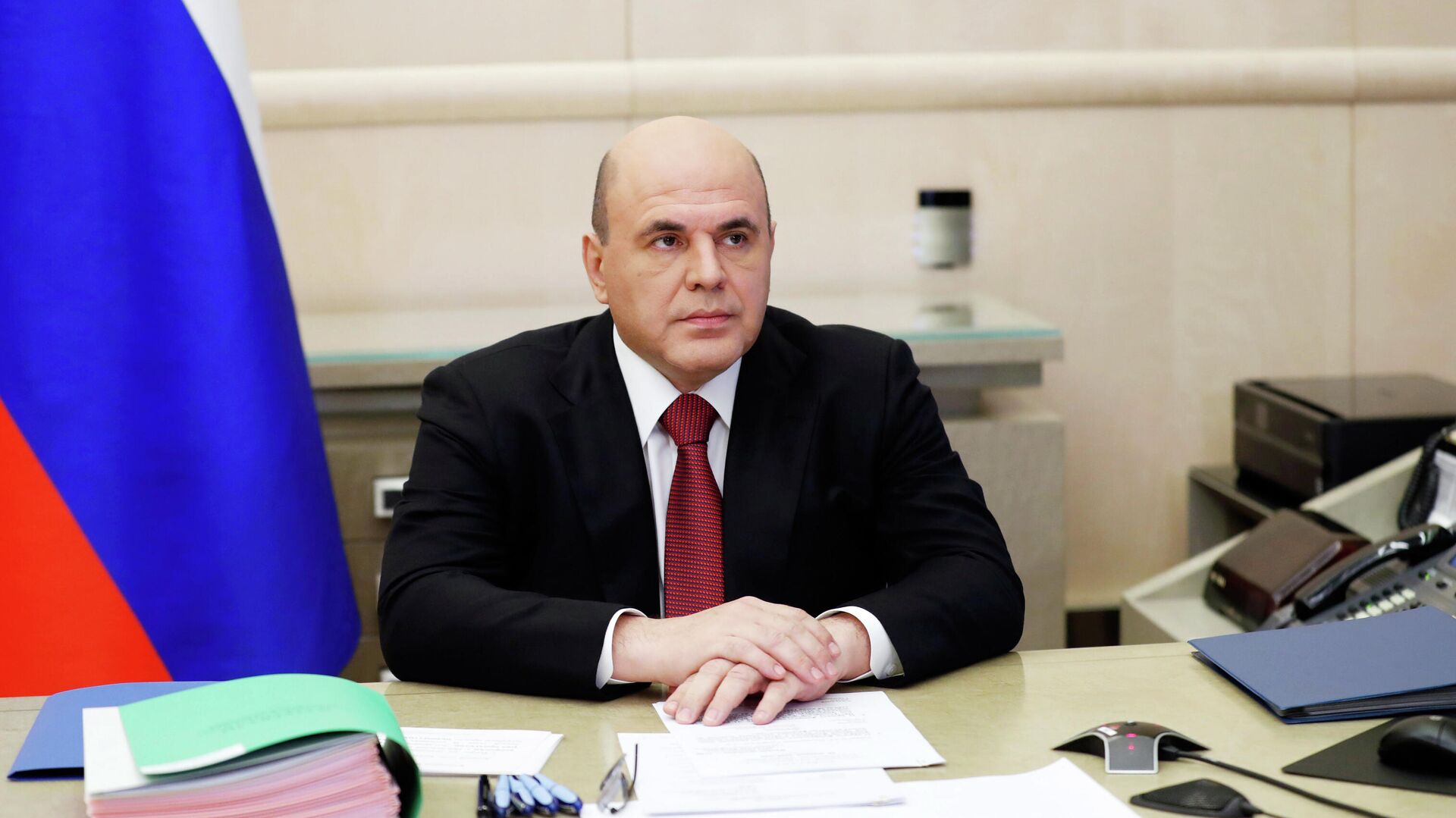 Председатель правительства РФ Михаил Мишустин во время совещания с членами кабинета министров РФ в режиме видеоконференции Председатель правительства РФ Михаил Мишустин во время совещания с членами кабинета министров РФ в режиме видеоконференции - РИА Новости, 1920, 27.12.2020