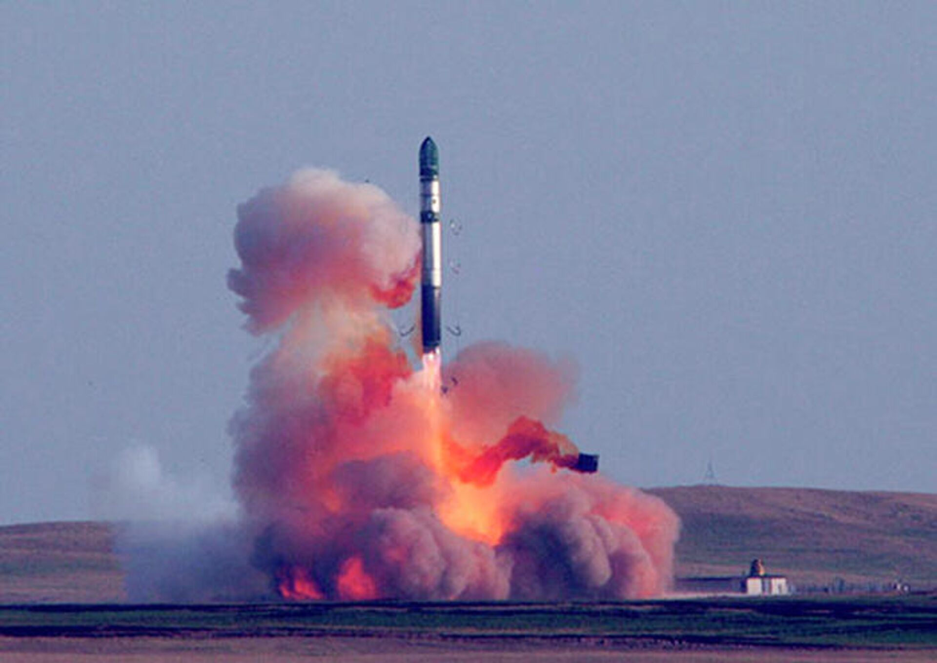 Успешный пуск ракеты РС-20Б из позиционного района Домбаровский Ясненского ракетного соединения Успешный пуск ракеты РС-20Б из позиционного района Домбаровский Ясненского ракетного соединения - РИА Новости, 1920, 11.03.2021