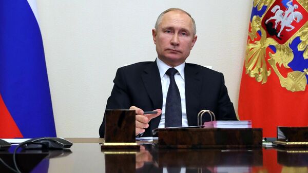 Путин поручил проработать предложение по налогу на самозанятых