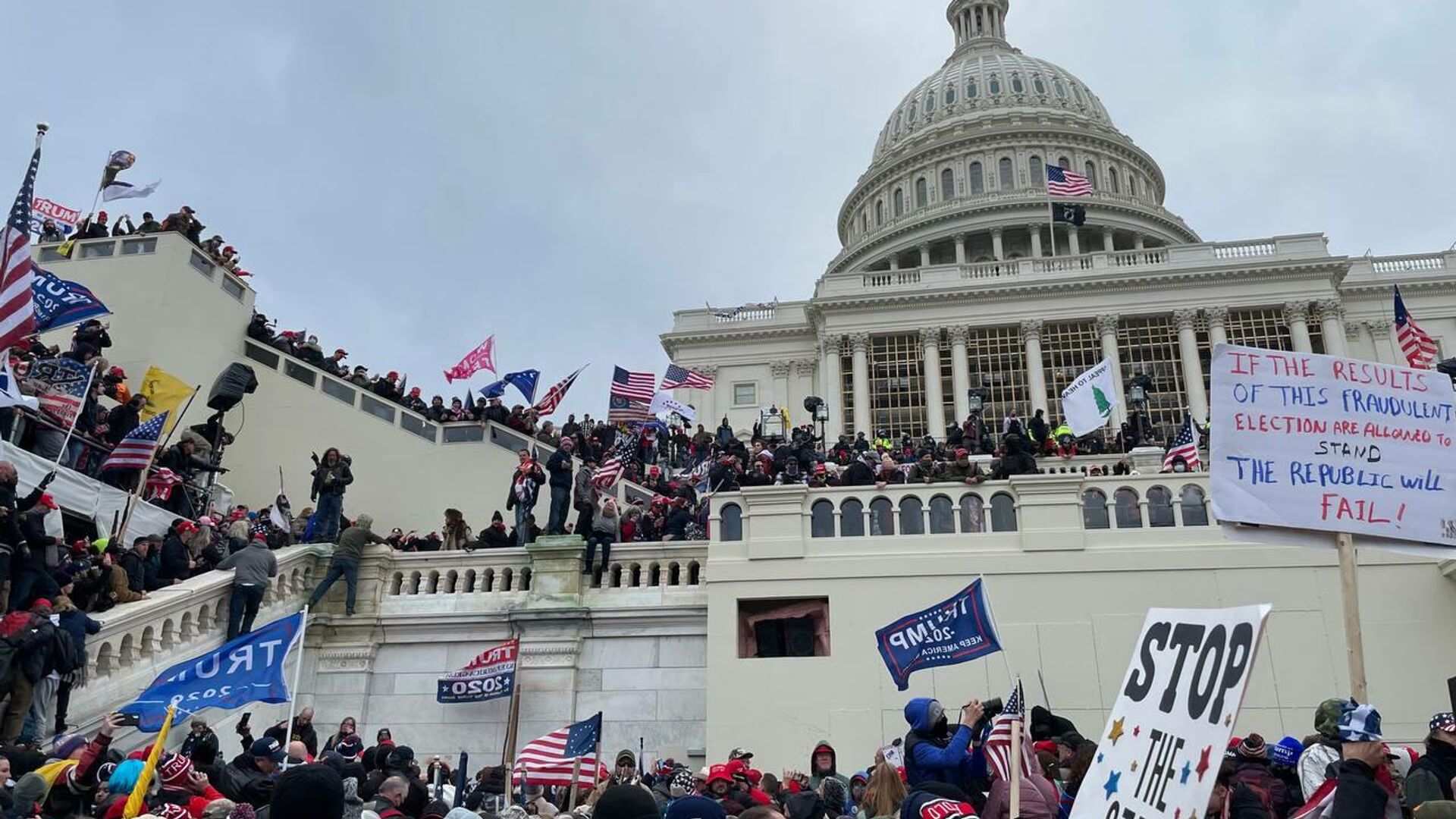 Акция протеста сторонников Д. Трампа в Вашингтоне Акция протеста сторонников Д. Трампа в Вашингтоне - РИА Новости, 1920, 07.01.2021