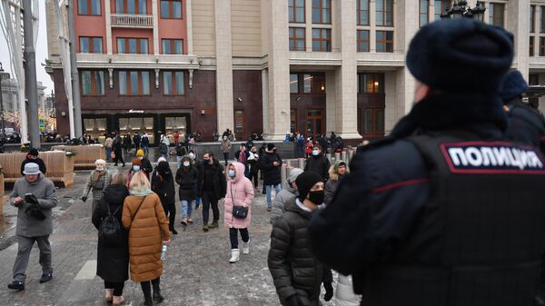 Участники акции в Москве умышленно блокируют движение, заявил дептранс