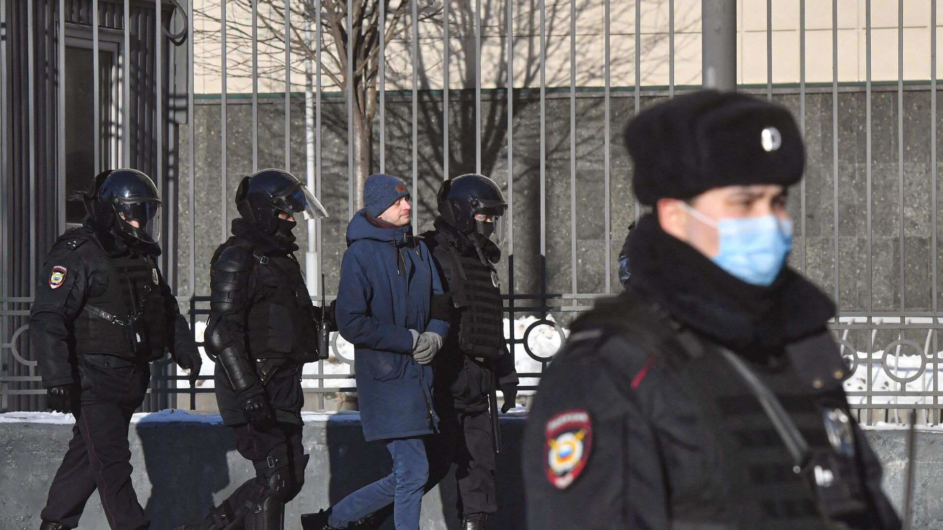 15 новости риа. Полиция суд. Арестует полиция Балаклава. Полиция Москва суд. Навальный в Мосгорсуде.