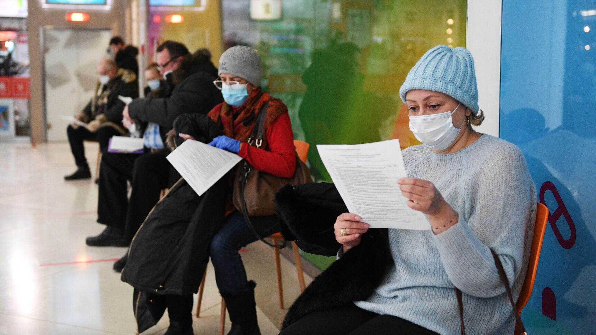 Вакцинация от COVID-19 в торговых центрах Москвы Вакцинация от COVID-19 в торговых центрах Москвы - РИА Новости, 1920, 08.02.2021