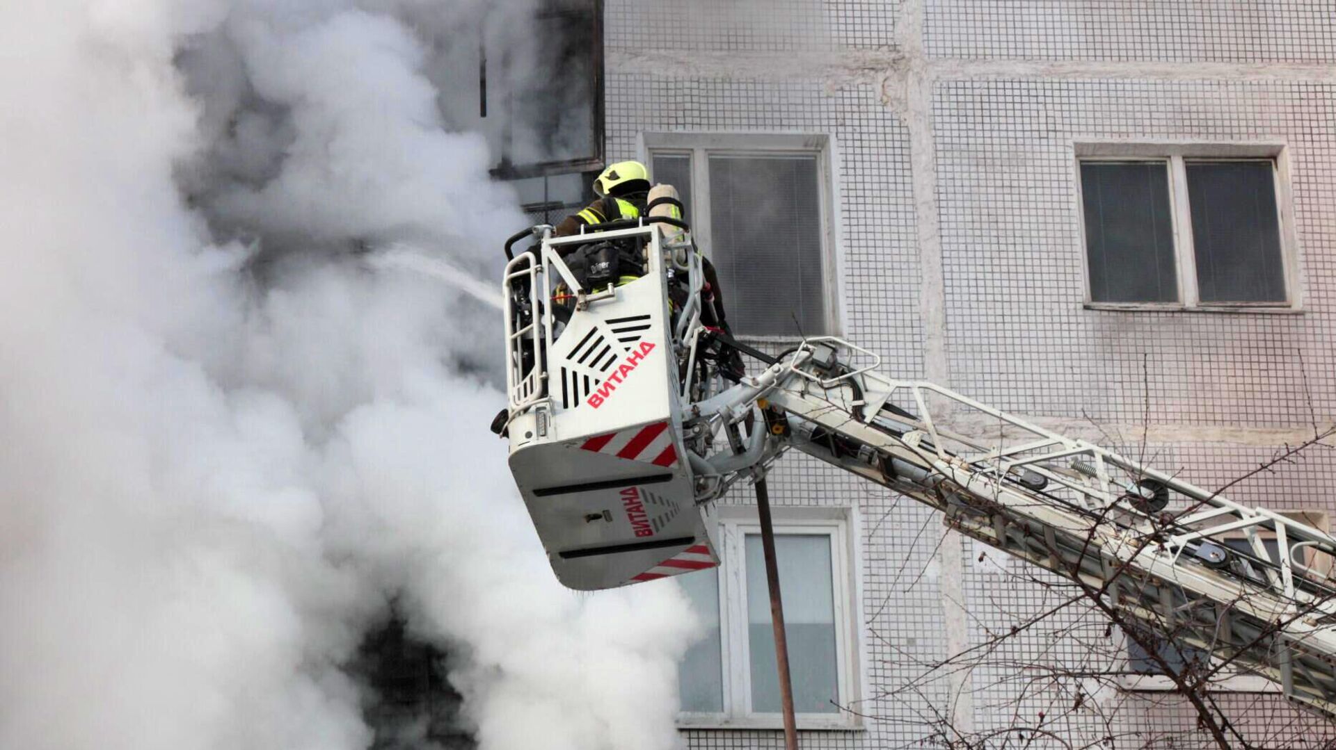 Из горящего в Ростове-на-Дону дома эвакуировали 18 человек