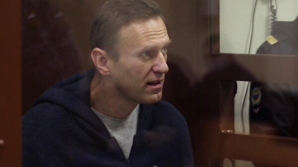 Судья сняла вопрос прокурора Навальному об участии в "Русском марше"
