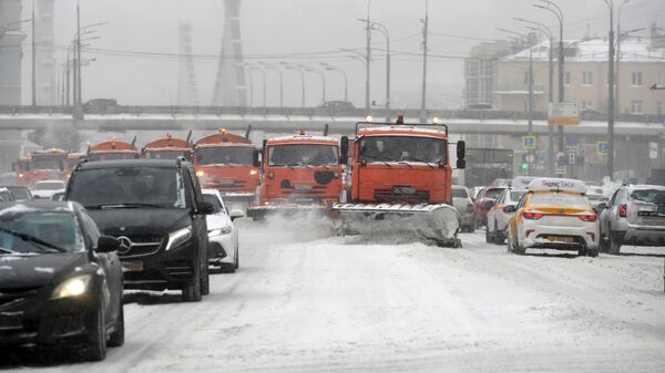 Спасатели за ночь вытянули 180 фур, увязших в снегу в Москве и области