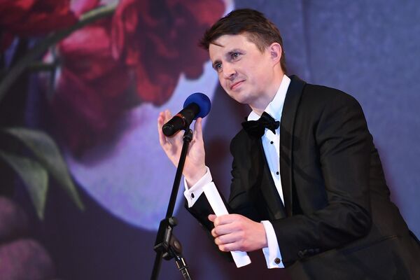 Режиссёр фильма Пара из будущего Алексей Нужный выступает на премьере в кинотеатре Каро Октябрь в Москве Режиссёр фильма Пара из будущего Алексей Нужный выступает на премьере в кинотеатре Каро Октябрь в Москве