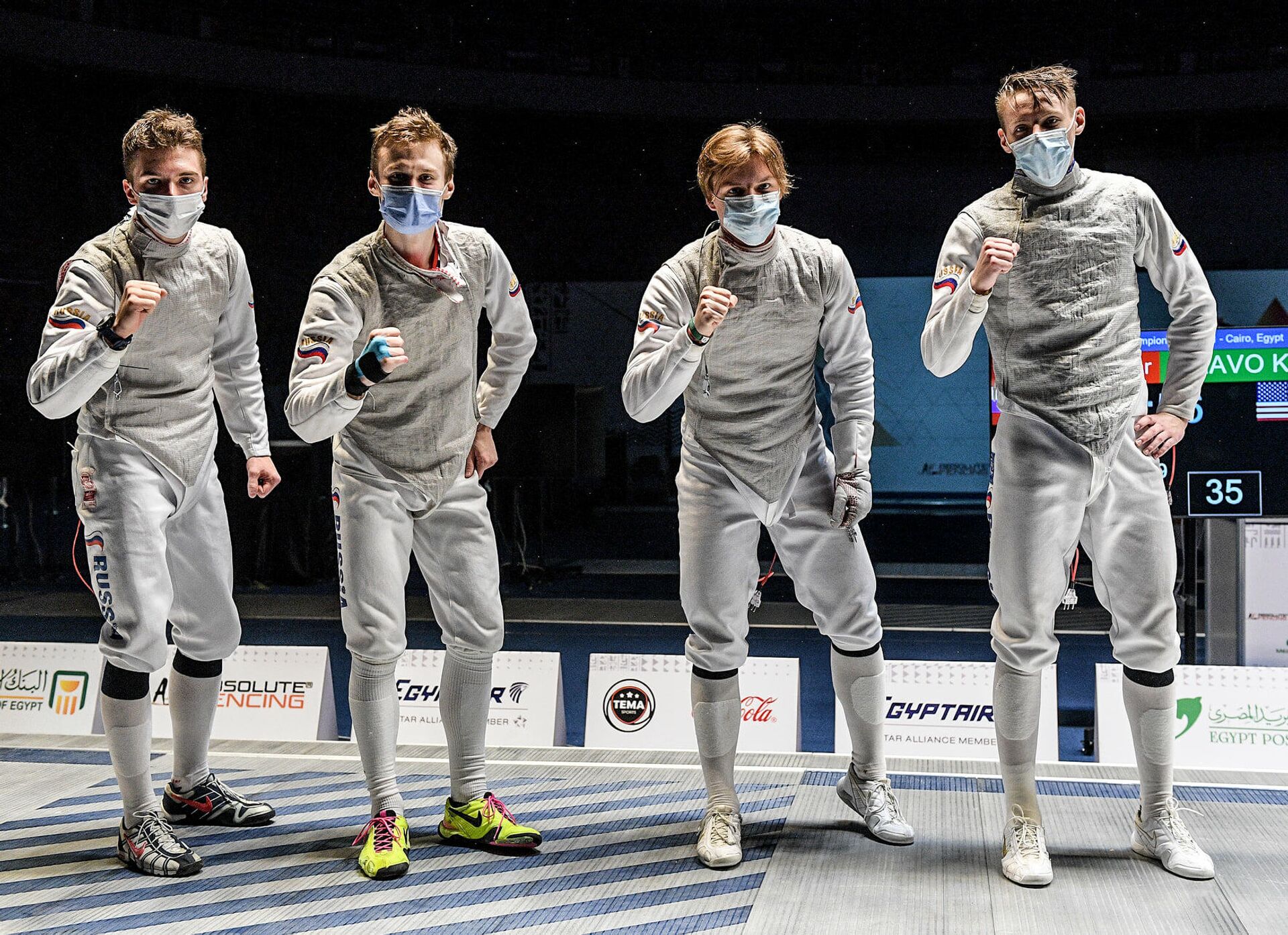 Чемпионы мира среди юниоров 2021 по фехтованию на рапирах в командном первенстве: Степан Мартынович, Даниил Кравцов, Захар Козлов, Егор Баранников Чемпионы мира среди юниоров 2021 по фехтованию на рапирах в командном первенстве: Степан Мартынович, Даниил Кравцов, Захар Козлов, Егор Баранников - РИА Новости, 1920, 12.04.2021