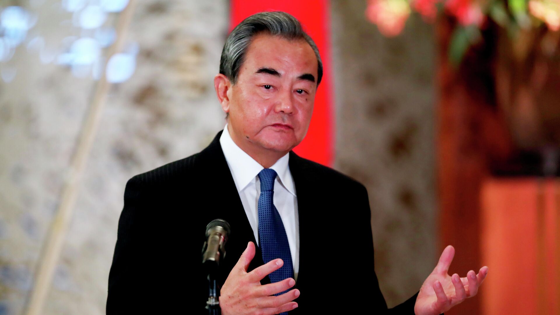 Глава МИД Китая раскритиковал вывод войск США из Афганистана