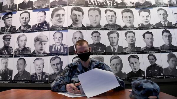 Участник Международной просветительско-патриотической акции Диктант Победы 2021, посвященной 76-й годовщине Победы в Великой Отечественной войне, в Музее-мемориале Великой Отечественной войны 1941-1945 годов в Казани Участник Международной просветительско-патриотической акции Диктант Победы 2021, посвященной 76-й годовщине Победы в Великой Отечественной войне, в Музее-мемориале Великой Отечественной войны 1941-1945 годов в Казани