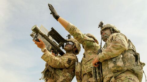 Американские военнослужащие во время учений Американские военнослужащие во время учений