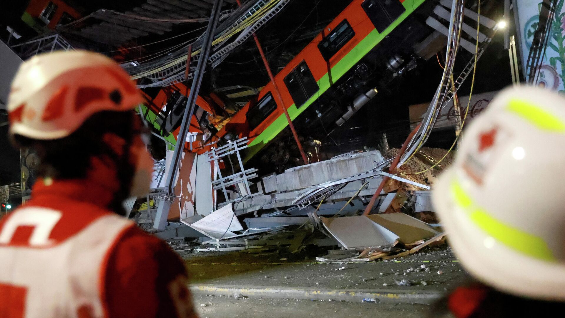 В Мехико после обрушения метромоста проверят конструкции 12-й линии метро