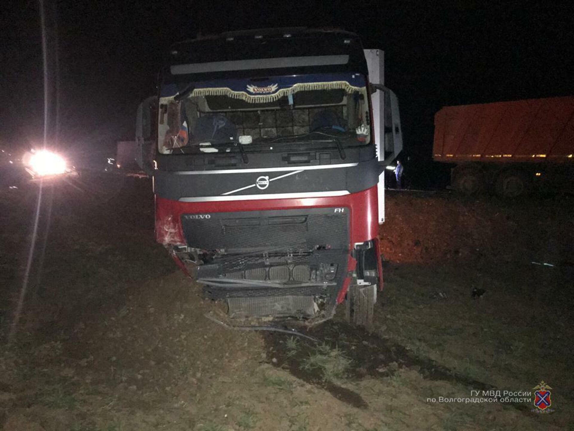 ДТП с участием фуры и трех легковых автомобилей в Суровикинском районе Волгоградской области ДТП с участием фуры и трех легковых автомобилей в Суровикинском районе Волгоградской области - РИА Новости, 1920, 06.05.2021