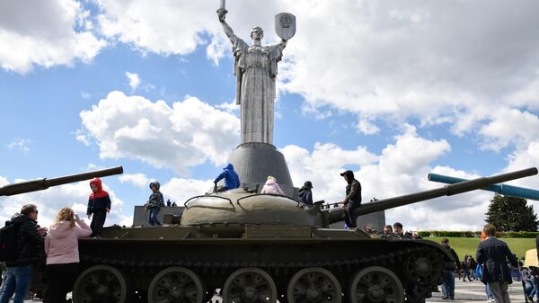 Более половины украинцев не поддерживают отказ от празднования 9 мая