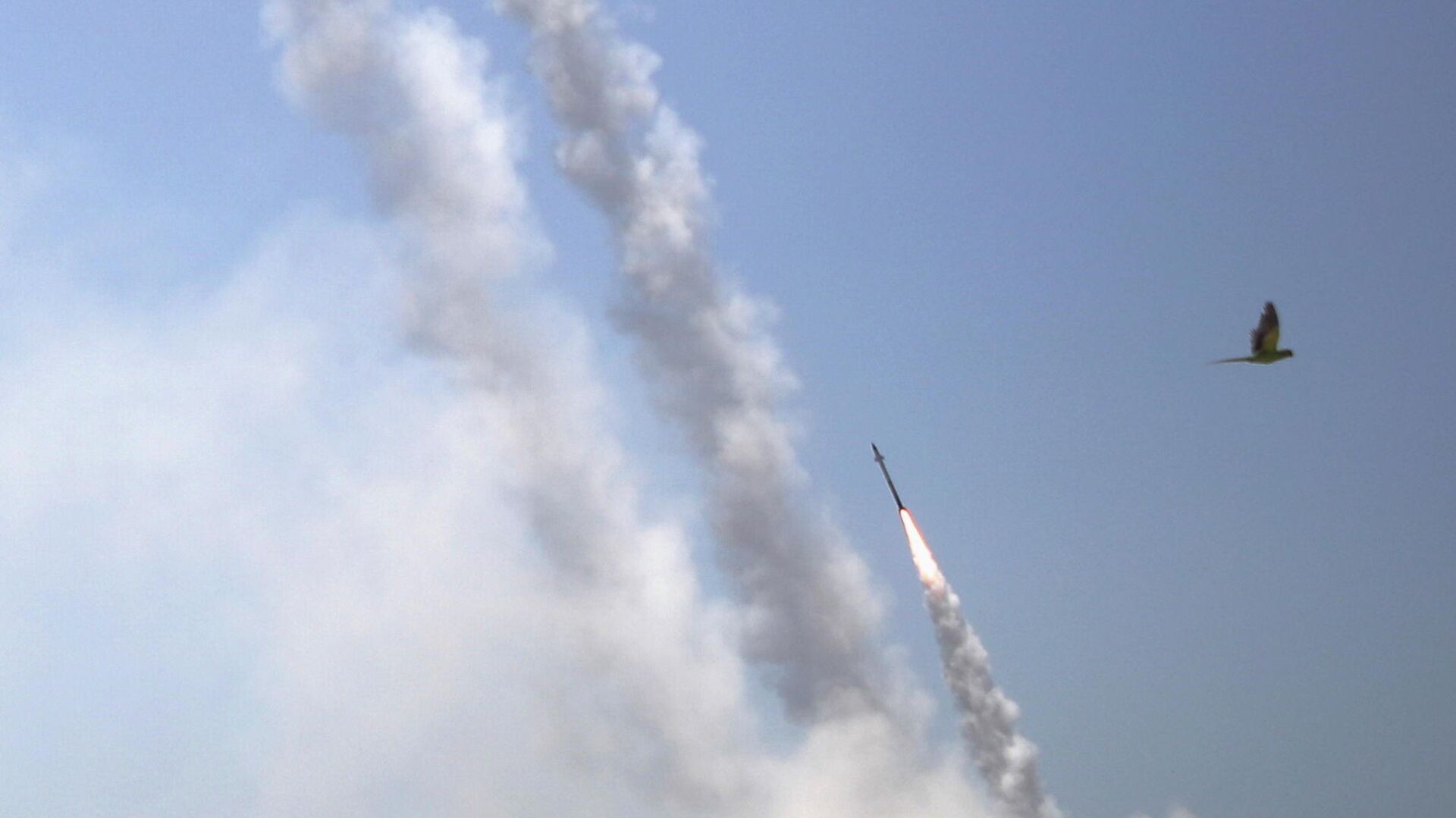 Источник сообщил, что Ливан выпустил по Израилю ракеты класса Град