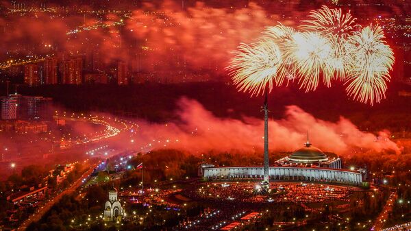 Праздничный салют в честь Дня Победы в Москве Праздничный салют в честь Дня Победы в Москве