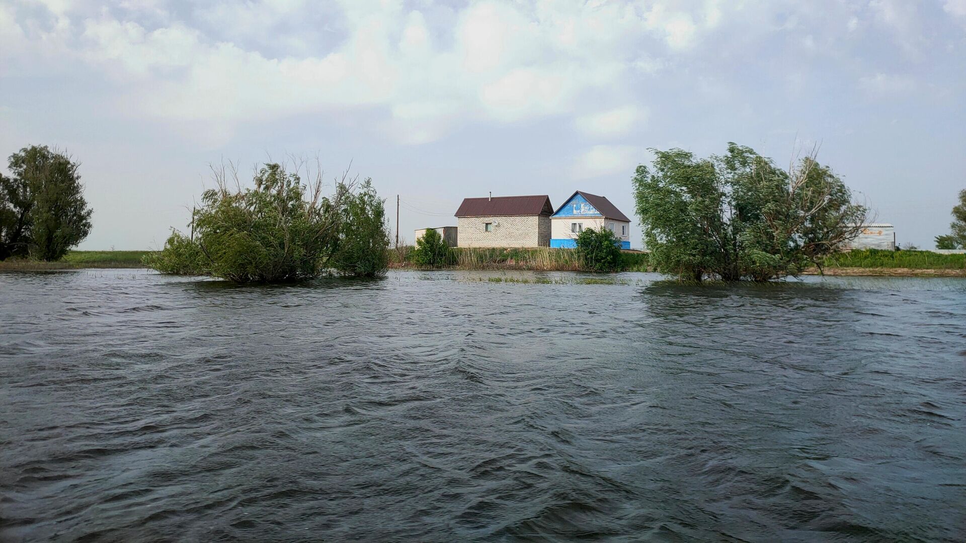 Вода октябрьск. Поселок на воде.