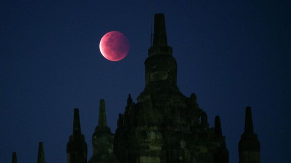 Астроном объяснил кровавый цвет Луны во время затмения