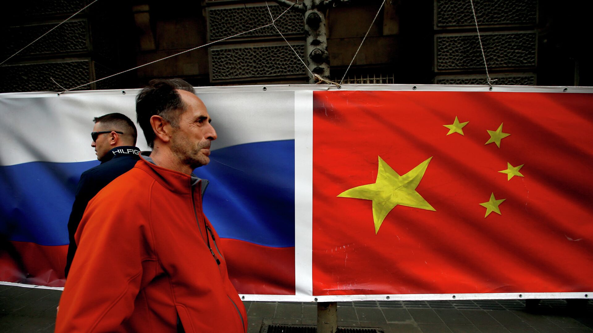 Компартия Китая назвала образцовым межпартийное сотрудничество с Россией