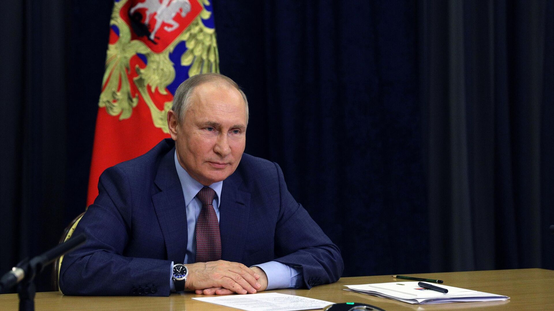 Путин отметил, что в депутатском корпусе нужны "люди от земли"