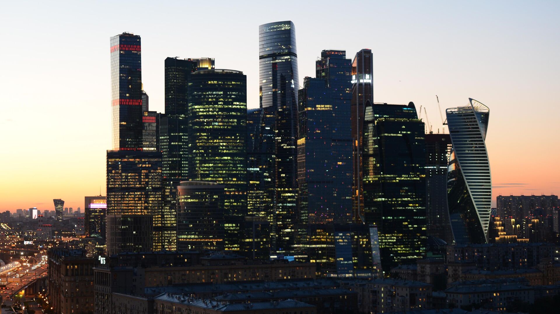 Вид на здания делового центра Москва-сити в Москве Вид на здания делового центра Москва-сити в Москве - РИА Новости, 1920, 12.06.2021