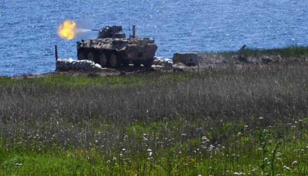 Бронетранспортер БТР-82А во время третьего этапа всеармейского конкурса Морской десант-2021 на тактическом поле Мыс Клерка полигона Бамбурово в Приморском крае Бронетранспортер БТР-82А во время третьего этапа всеармейского конкурса Морской десант-2021 на тактическом поле Мыс Клерка полигона Бамбурово в Приморском крае