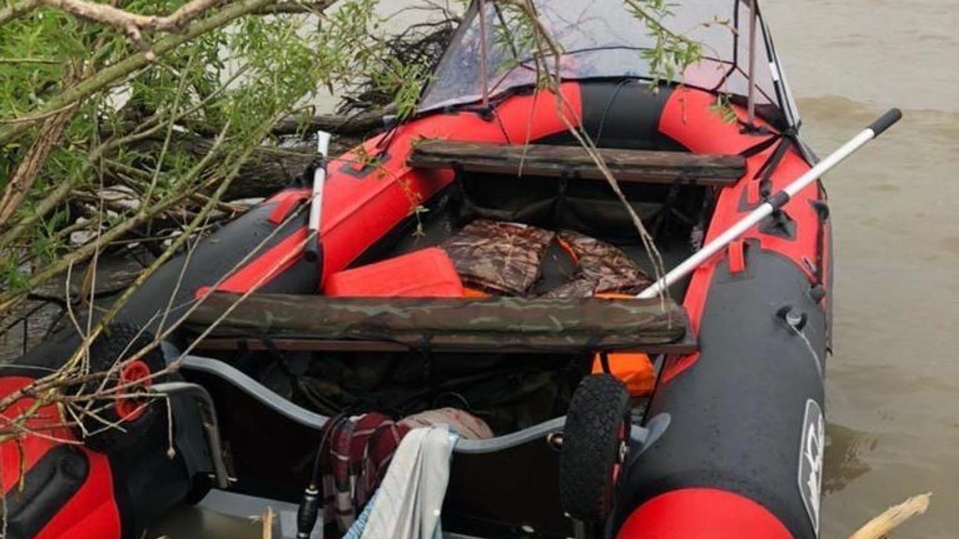 Тела супругов, пропавших с лодки на озере Ханка в Приморье, нашли