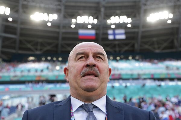 Главный тренер сборной России Станислав Черчесов. Главный тренер сборной России Станислав Черчесов.