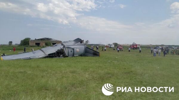 На месте жесткой посадки самолета Л-410 в Кемеровской области. Кадр из видео На месте жесткой посадки самолета Л-410 в Кемеровской области. Кадр из видео