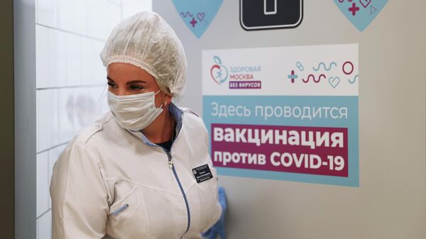 Три миллиона москвичей привились первым компонентом вакцины от COVID-19