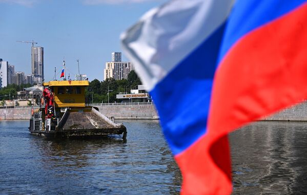 Работа ГУП Мосводосток по очистке реки Работа ГУП Мосводосток по очистке реки