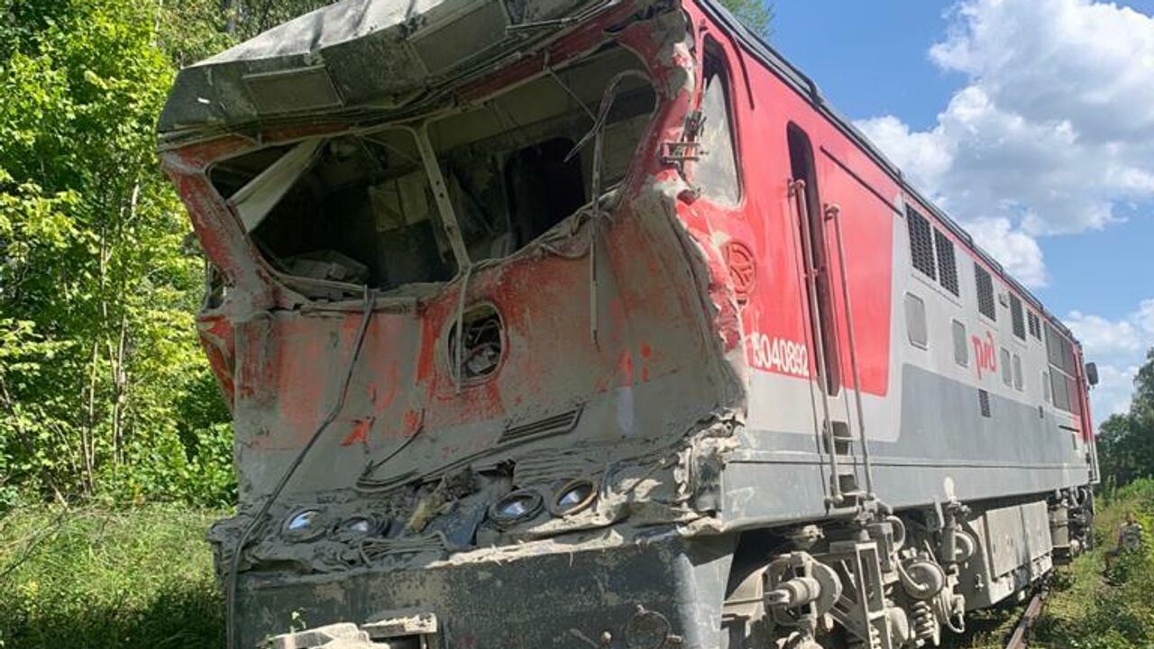 В Калужской области поезд Ейск — Москва столкнулся с грузовиком