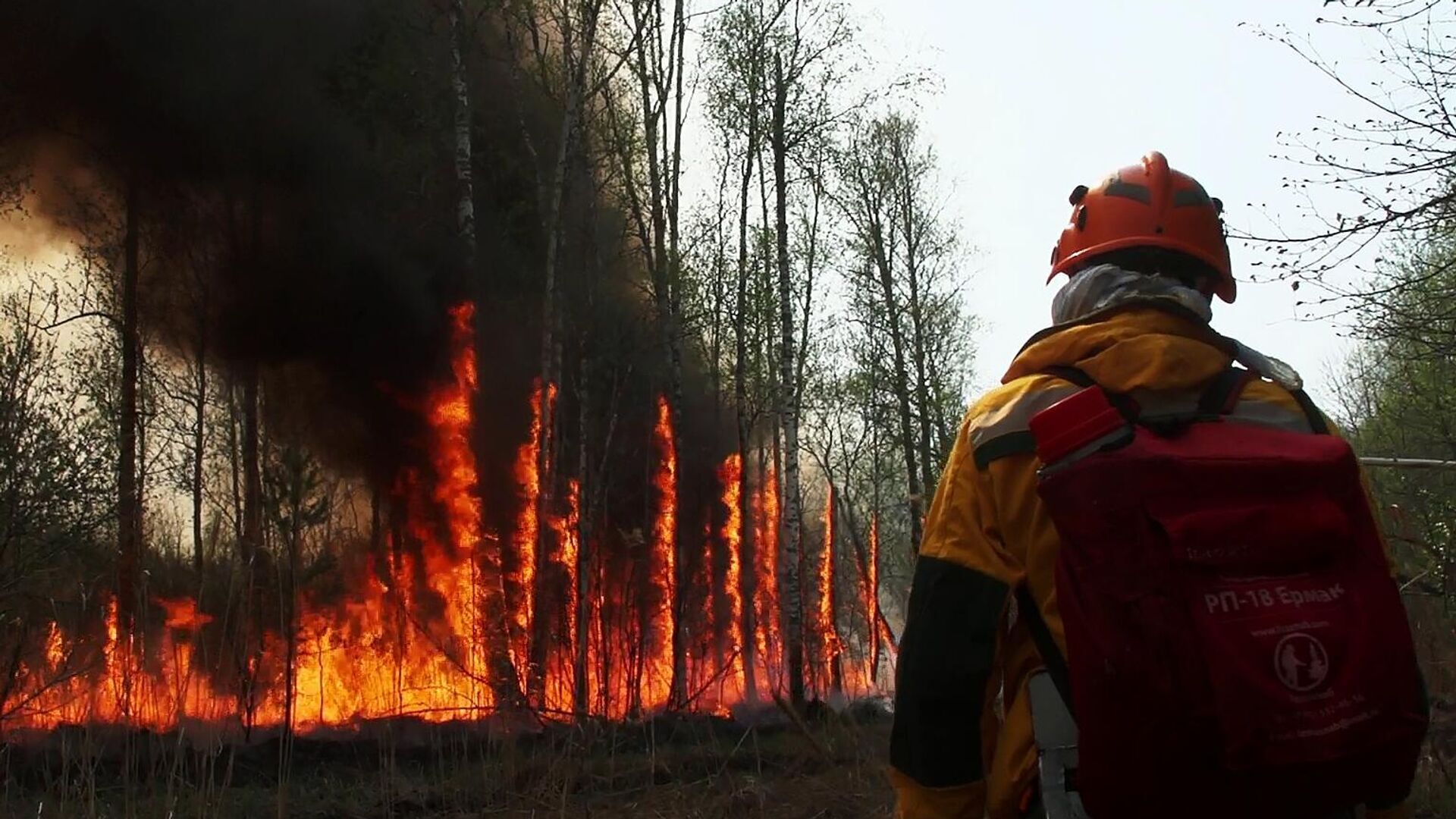 В Якутии из-за лесных пожаров отселяют жителей двух сел 