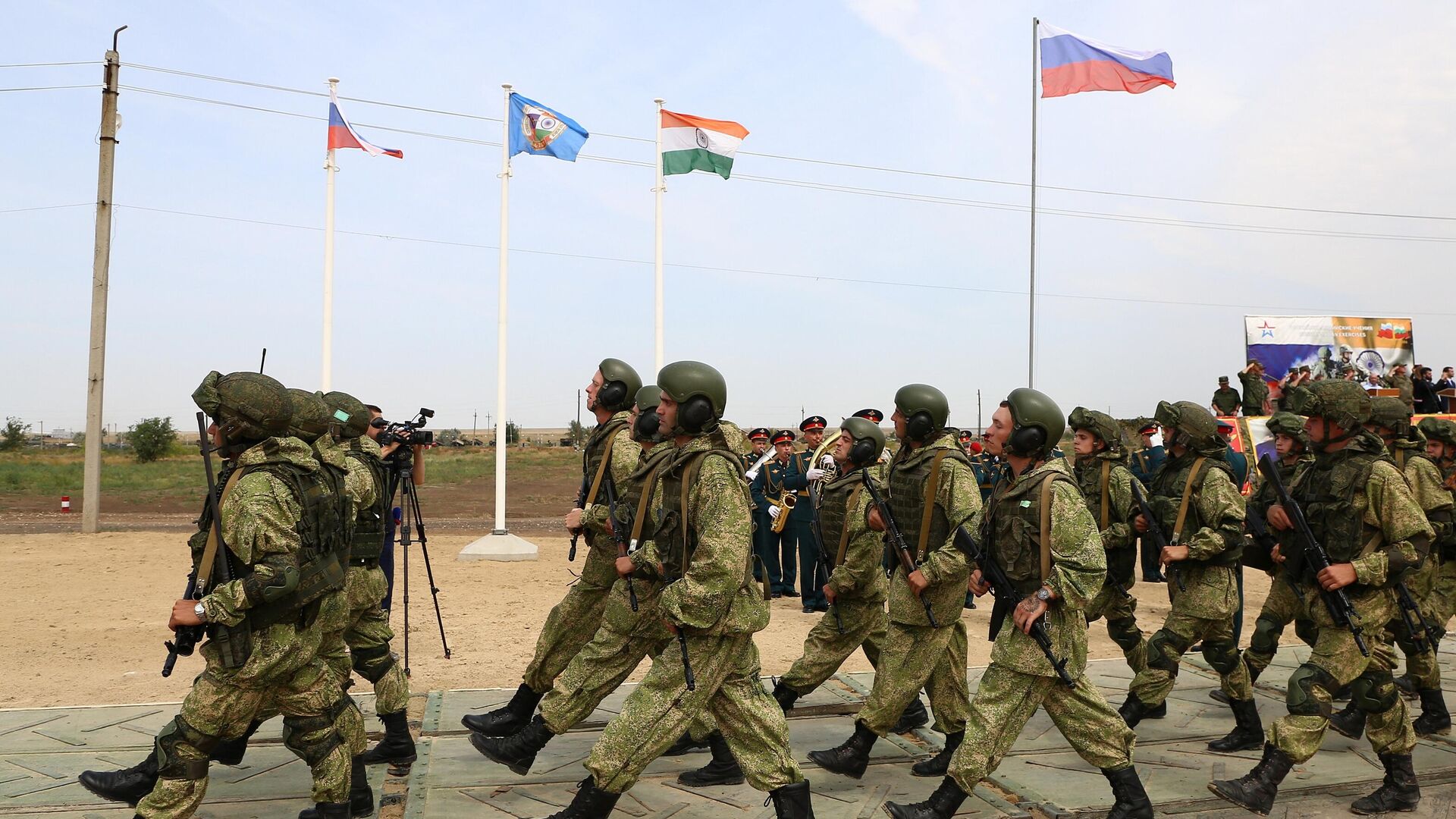 Военнослужащие ВС России на торжественном открытии международных российско-индийских учений Индра-2021 на полигоне Прудобой в Волгоградской области Военнослужащие ВС России на торжественном открытии международных российско-индийских учений Индра-2021 на полигоне Прудобой в Волгоградской области - РИА Новости, 1920, 04.08.2021