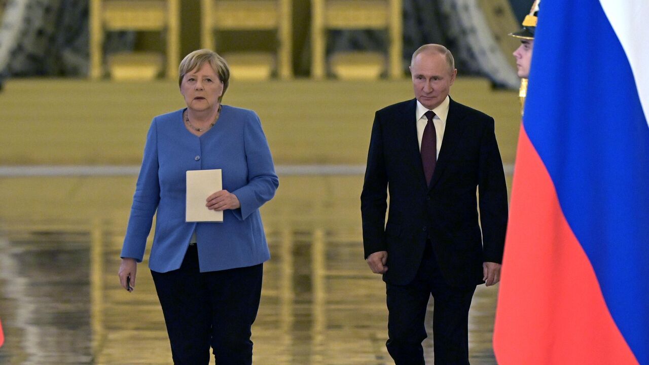 Путин и Меркель провели переговоры в Кремле