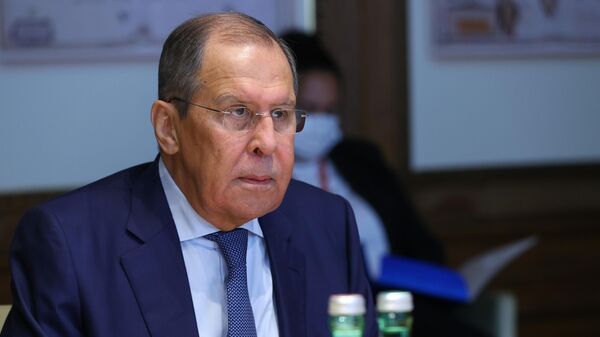Лавров рассказал о сильнейших атаках на РПЦ со стороны Запада