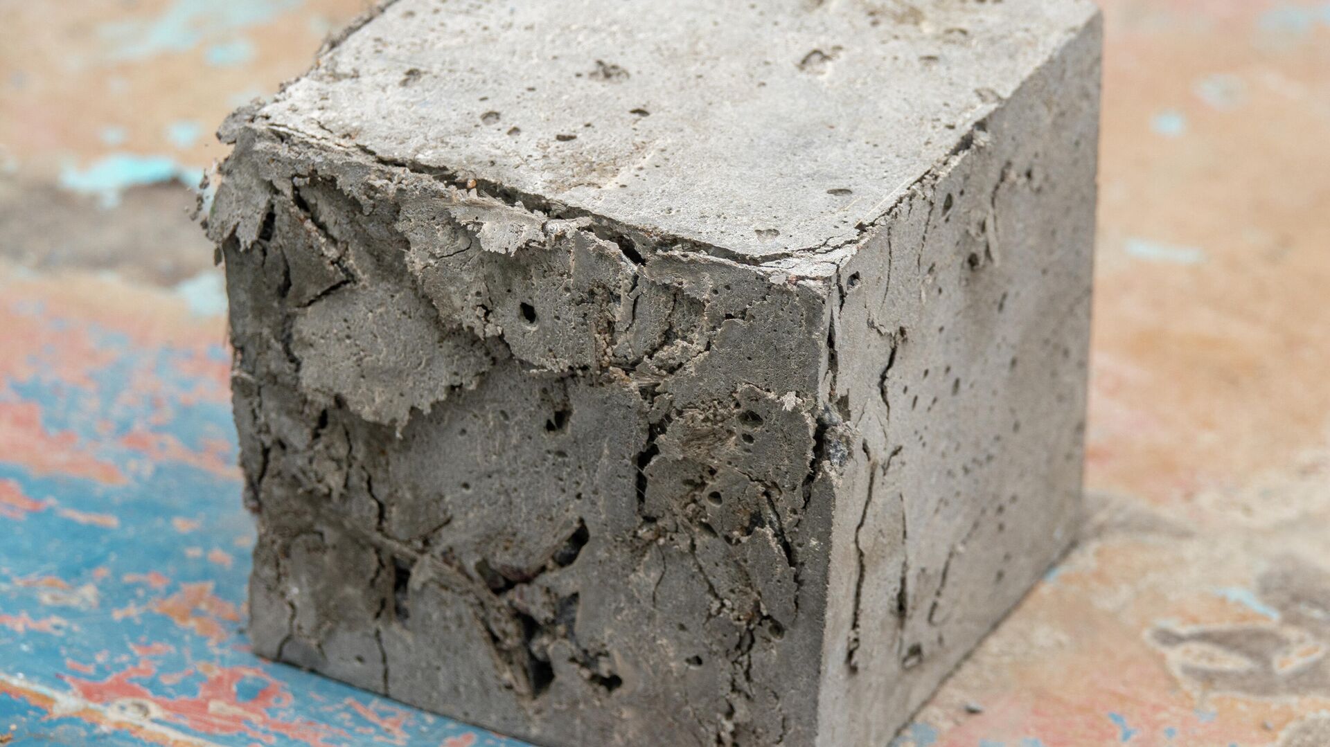 Российские ученые решили проблему разрушения бетона