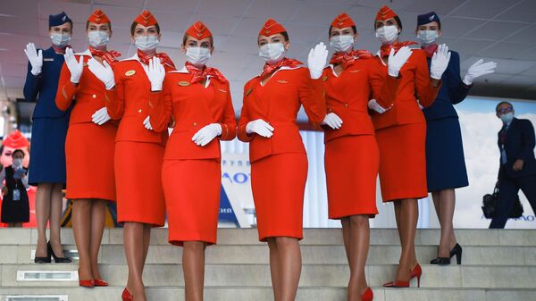 Стюардессы авиакомпании Аэрофлот на выставочной экспозиции в рамках Восточного экономического форума во Владивостоке