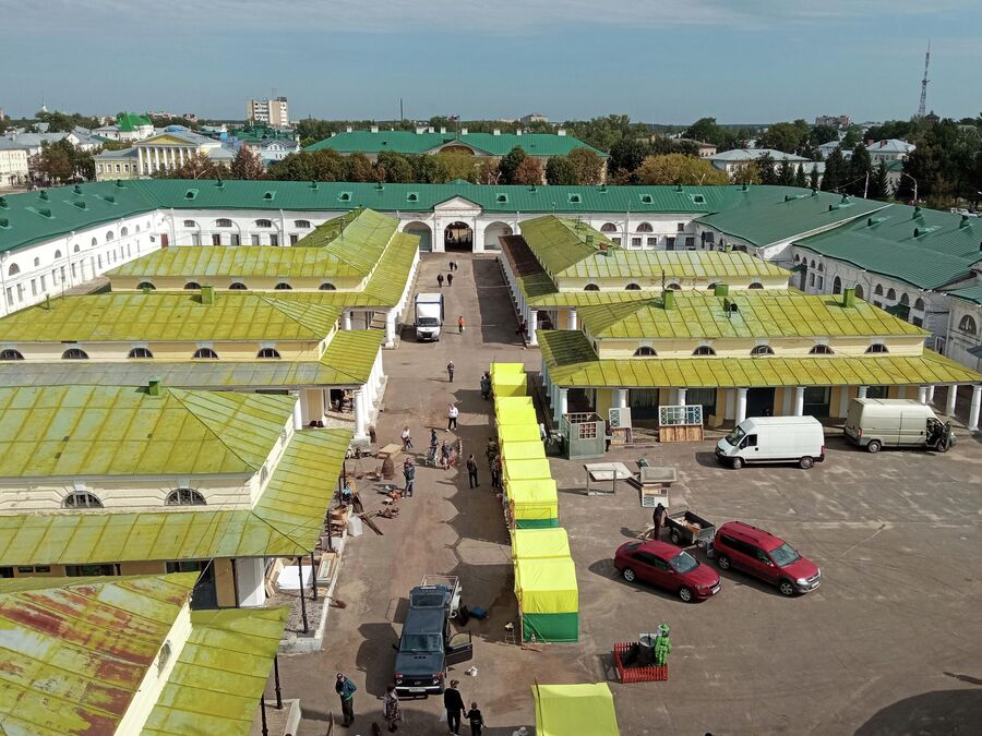 Красные ряды расположены по периметру, а внутри - Мелочные Красные ряды расположены по периметру, а внутри - Мелочные