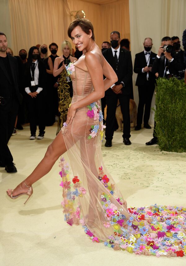 Ирина Шейк на балу Института костюма Met Gala в Нью-Йорке Ирина Шейк на балу Института костюма Met Gala в Нью-Йорке