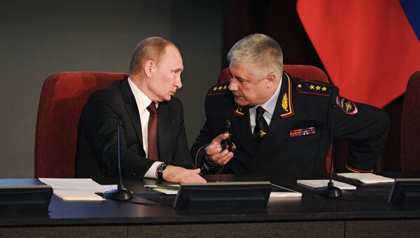 Владимир Путин и Владимир Колокольцев на коллегии МВД РФ. Фото с места события Владимир Путин и Владимир Колокольцев на коллегии МВД РФ. Фото с места события