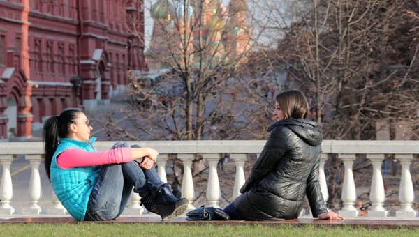 Теплая погода в Москве. Архивное фото Теплая погода в Москве. Архивное фото