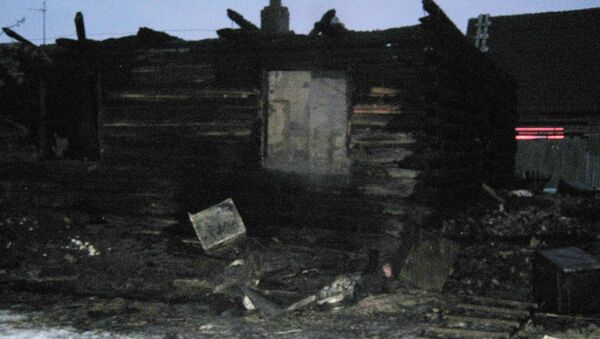 Сгоревший в результате пожара дом в деревне Космаково Ярковского района Тюменской области. Фото с места события Сгоревший в результате пожара дом в деревне Космаково Ярковского района Тюменской области. Фото с места события