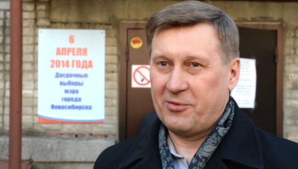 Кандидат в мэры Новосибирска Анатолий Локоть после голосования Кандидат в мэры Новосибирска Анатолий Локоть после голосования