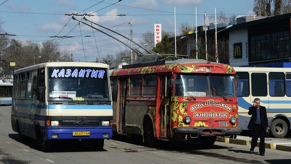 Автобус на Казантип в Симферополе. Архивное фото Автобус на Казантип в Симферополе. Архивное фото