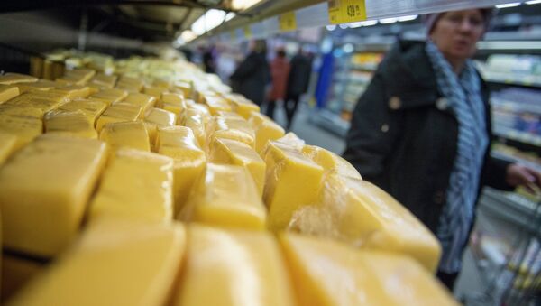Продажа молочной продукции, архивное фото Продажа молочной продукции, архивное фото