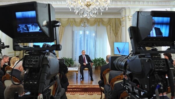В.Путин встретился с активом Общероссийского народного фронта В.Путин встретился с активом Общероссийского народного фронта