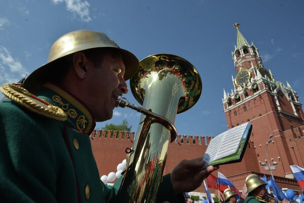 Первомайская демонстрация профсоюзов на Красной площади Первомайская демонстрация профсоюзов на Красной площади